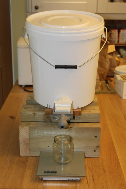 Settling tank and bottling